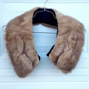 Vintage-Inspired Tan Fur Collar Scarf - Unbranded